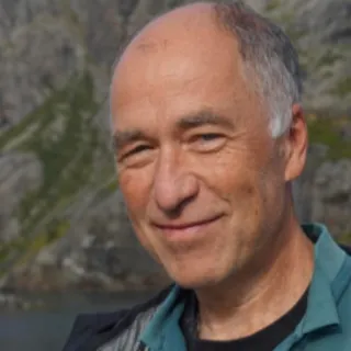 Dr. Henning Mothes